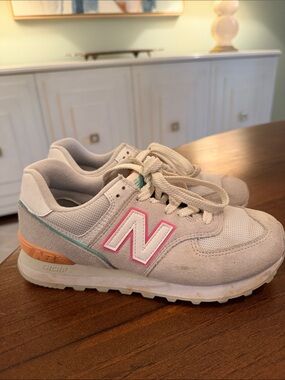 New Balance Light Gray Sneakers with Pink Logo and Teal Trim